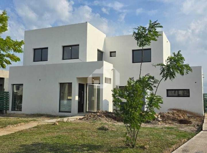 Casa · 224m² · 5 Ambientes · 1 Cochera