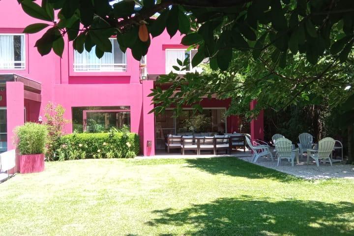 Casa · 280m² · 5 Ambientes · 2 Cocheras