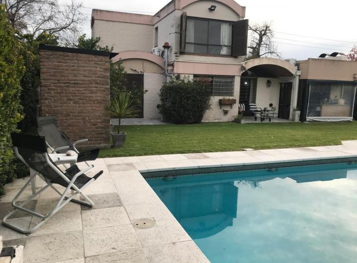 Casa · 160m² · 6 Ambientes · 1 Cochera