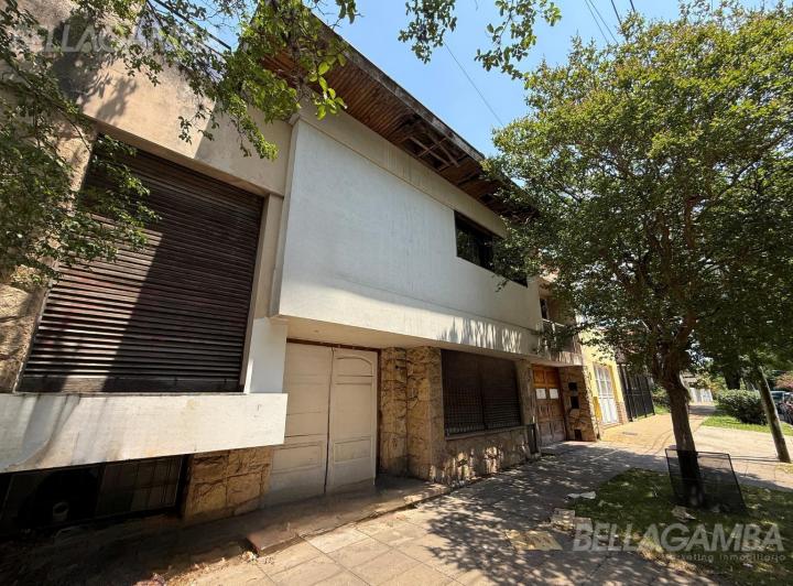 Casa · 374m² · 3 Dormitorios · 1 Cochera