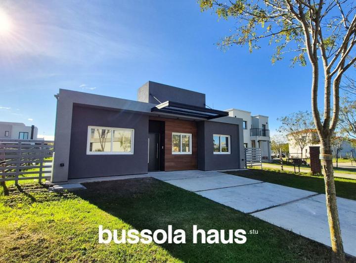 Casa · 140m² · 4 Ambientes · 2 Cocheras