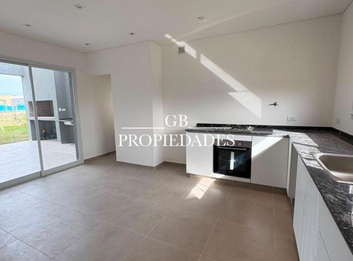Casa · 188m² · 5 Ambientes · 3 Cocheras