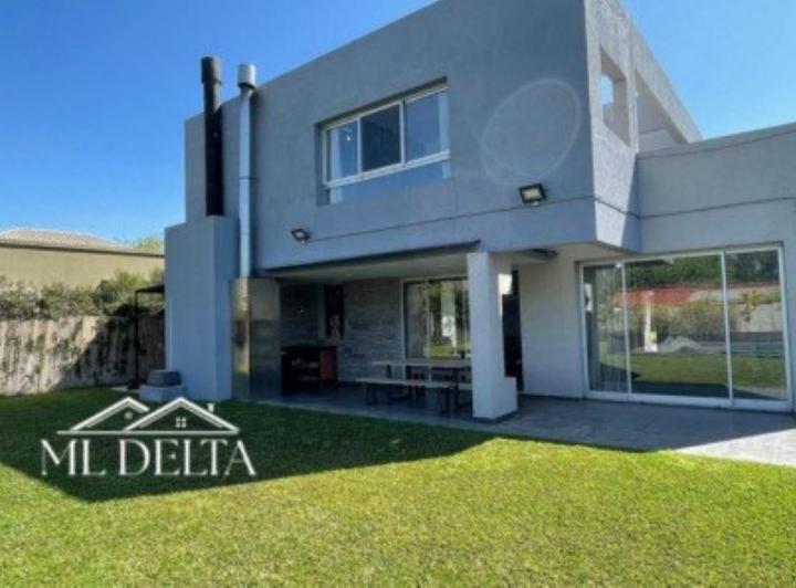 Casa · 169m² · 4 Ambientes · 2 Cocheras