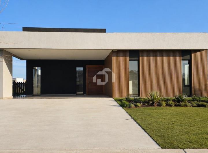 Casa · 154m² · 5 Ambientes · 2 Cocheras