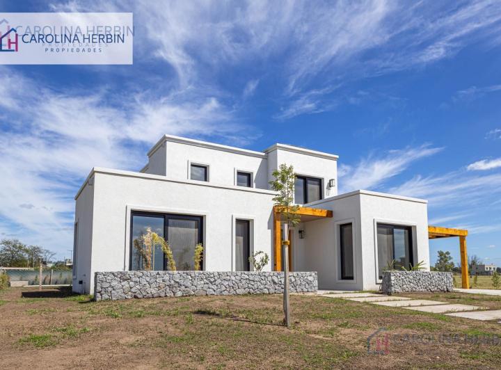 Casa · 195m² · 5 Ambientes · 2 Cocheras