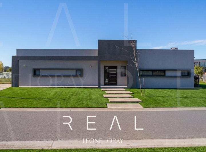Casa · 150m² · 4 Ambientes · 2 Cocheras
