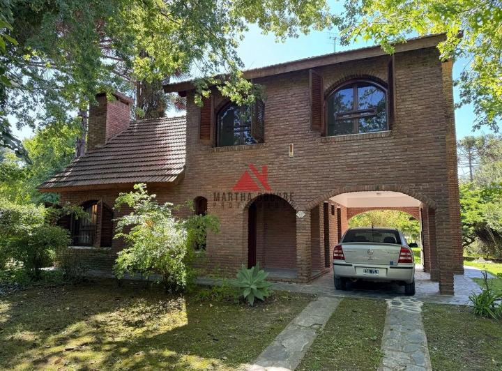 Casa · 145m² · 4 Ambientes · 1 Cochera
