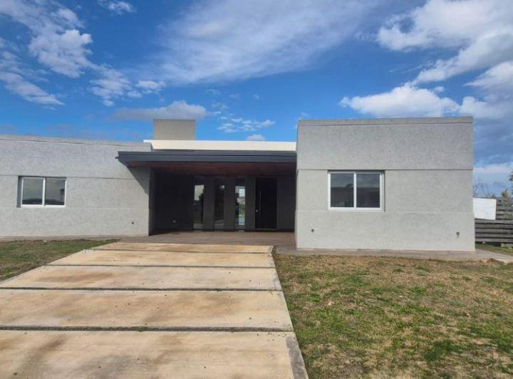 Casa · 220m² · 5 Ambientes