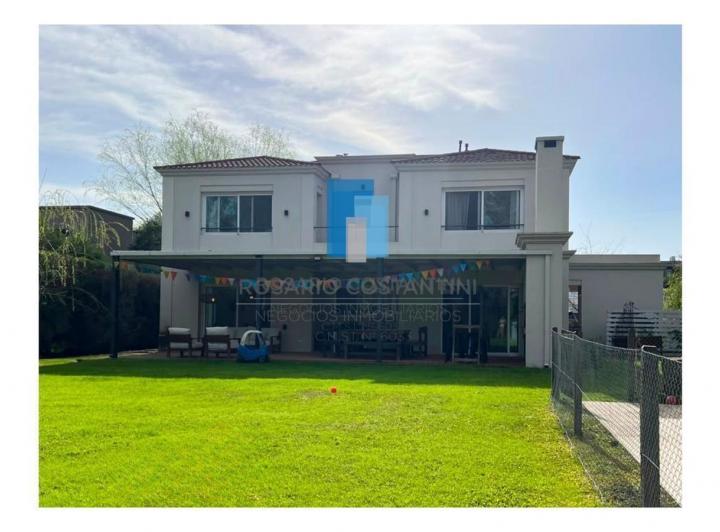 Casa · 322m² · 2 Cocheras