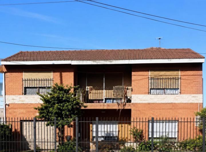 Casa · 250m² · 6 Ambientes · 1 Cochera