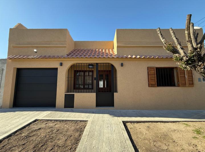 Casa · 120m² · 4 Ambientes · 2 Cocheras