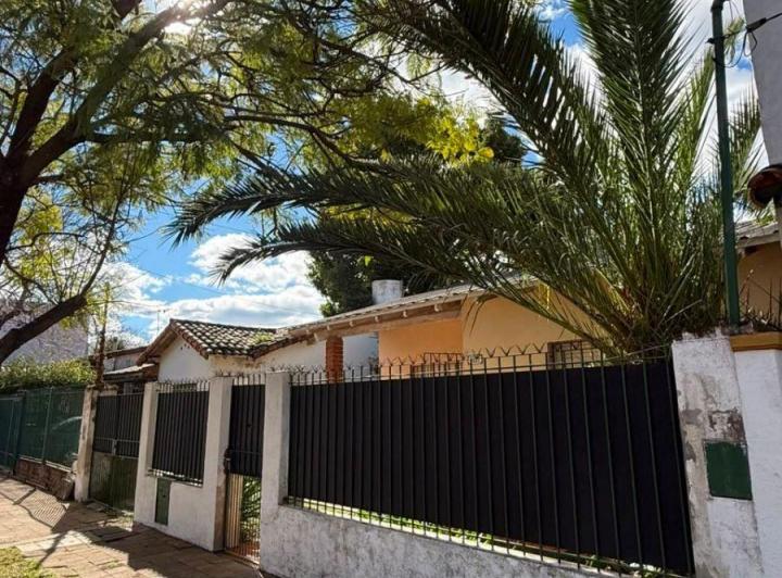 Casa · 160m² · 4 Ambientes · 2 Cocheras