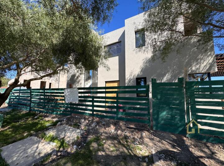 Casa · 150m² · 4 Ambientes · 4 Cocheras