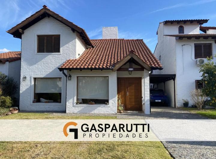 Casa · 200m² · 4 Ambientes · 2 Cocheras