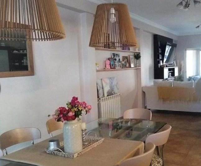 Casa · 235m² · 6 Ambientes · 1 Cochera