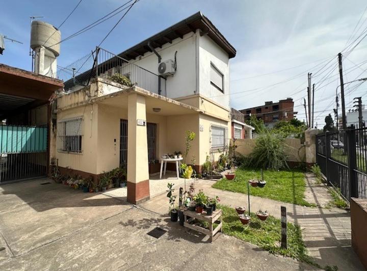 Casa · 212m² · 4 Ambientes · 2 Cocheras