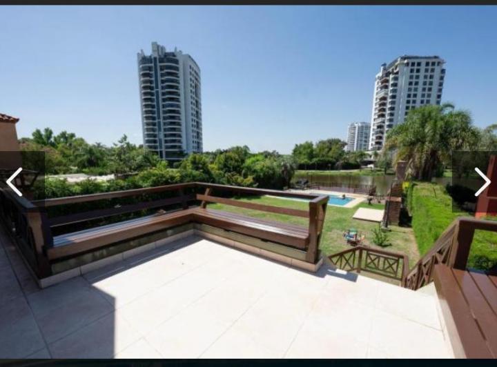 Casa · 385m² · 10 Ambientes · 6 Cocheras