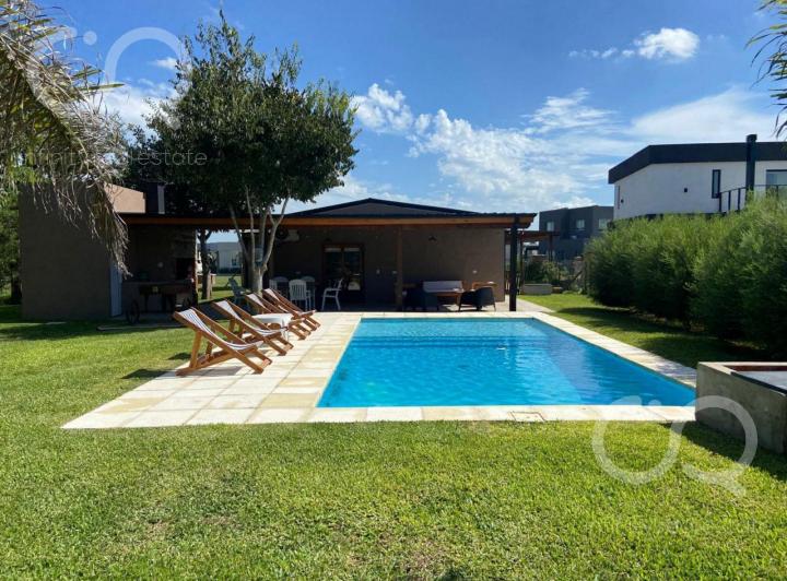 Casa · 170m² · 4 Ambientes · 2 Cocheras