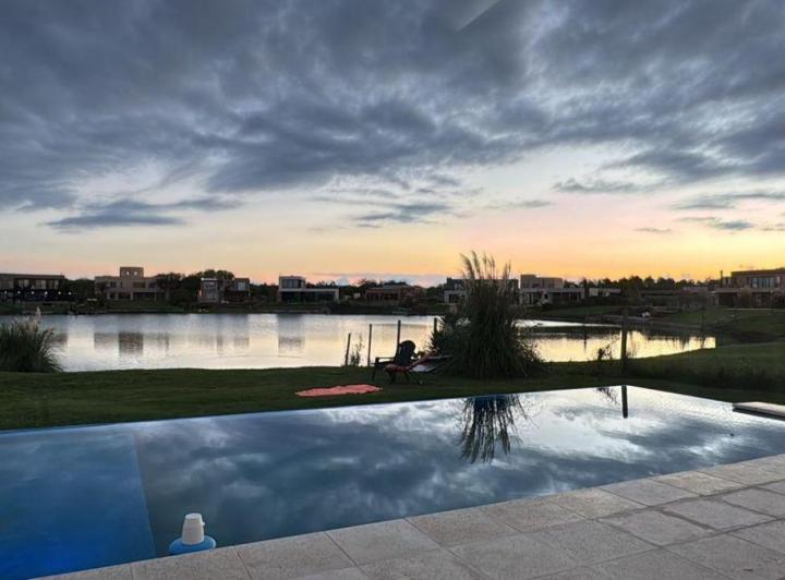 Casa · 140m² · 4 Ambientes · 2 Cocheras