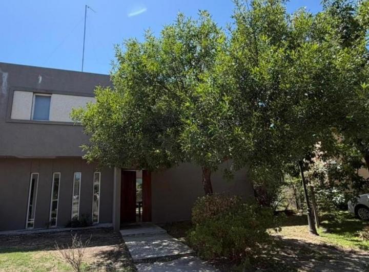 Casa · 120ha · 4 Ambientes · 1 Cochera