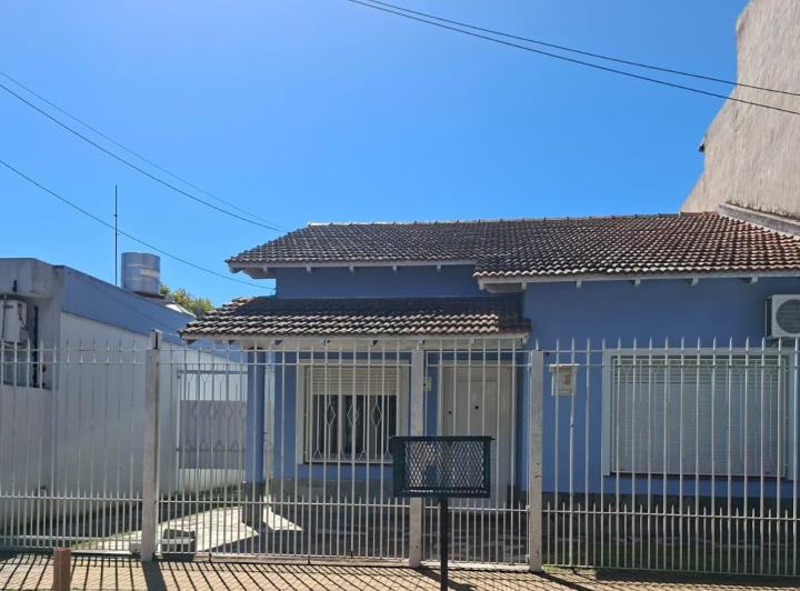 Casa · 144m² · 4 Ambientes · 4 Cocheras