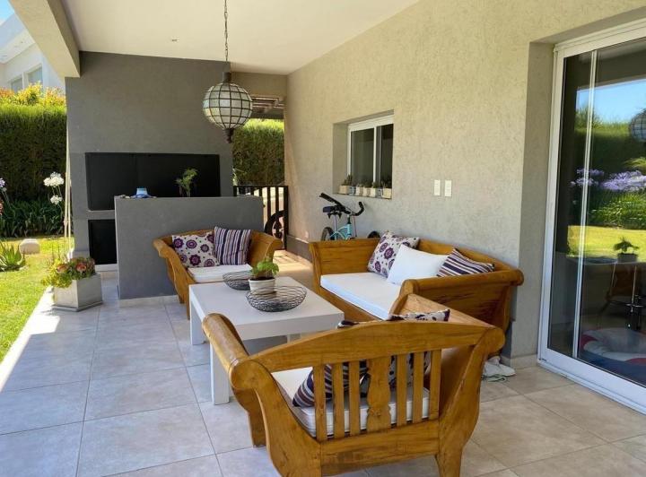 Casa · 180m² · 6 Ambientes