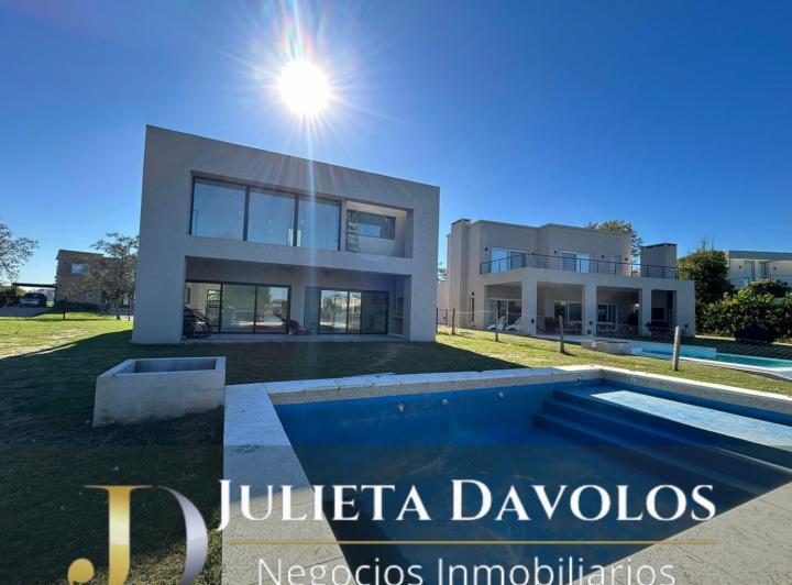 Casa · 246m² · 6 Ambientes