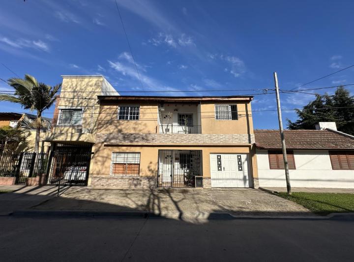 Casa · 140m² · 4 Ambientes · 1 Cochera