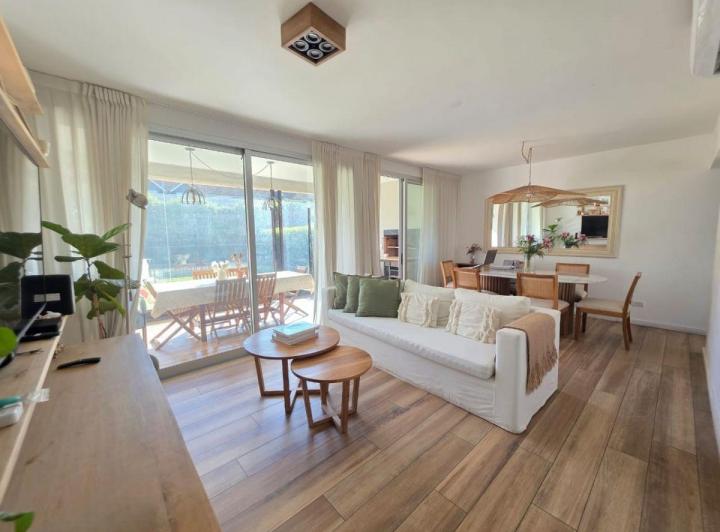 Casa · 148m² · 4 Ambientes · 2 Cocheras