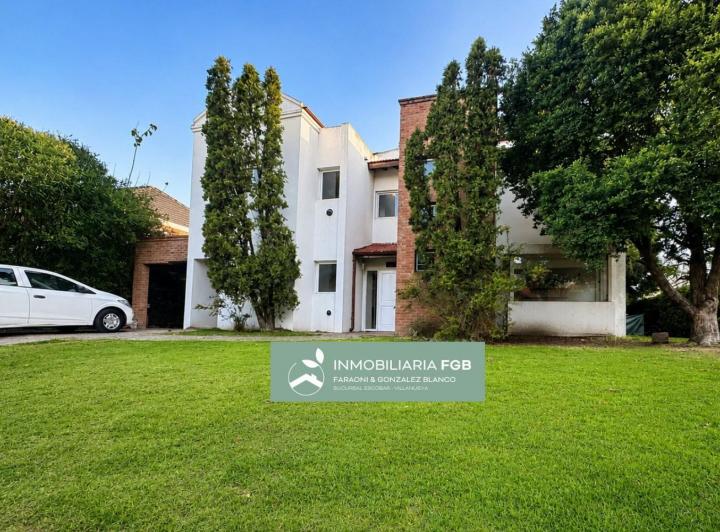 Casa · 289m² · 7 Ambientes · 2 Cocheras