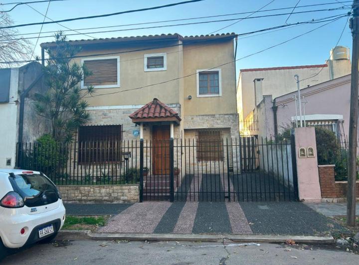 Casa · 130m² · 4 Ambientes · 1 Cochera