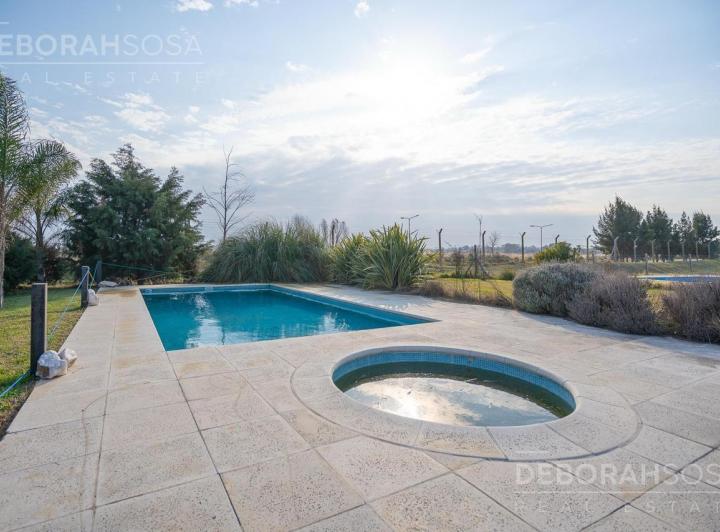 Casa · 160m² · 5 Ambientes · 4 Cocheras