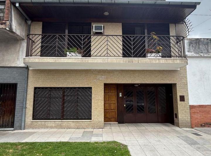 Casa · 189m² · 5 Ambientes · 1 Cochera