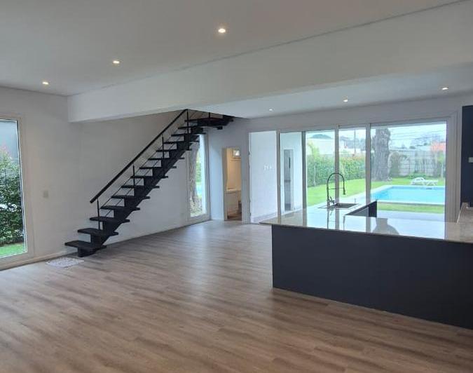 Casa · 170m² · 4 Ambientes · 2 Cocheras