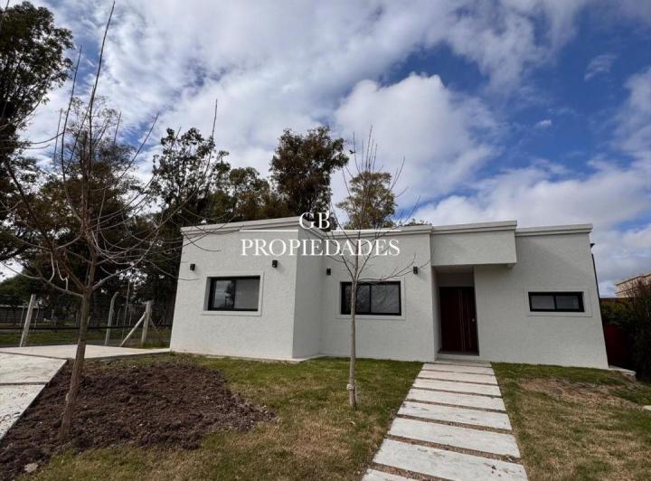 Casa · 126m² · 4 Ambientes · 2 Cocheras
