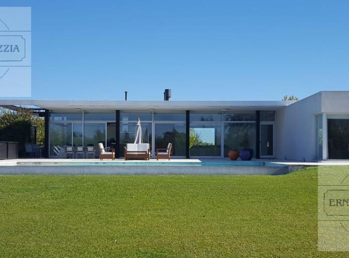 Casa · 420m² · 6 Ambientes · 6 Cocheras