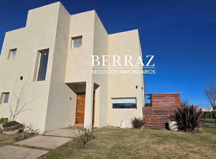 Casa · 165m² · 5 Ambientes · 2 Cocheras