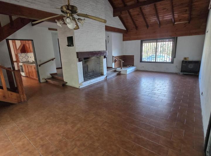 Casa · 180m² · 4 Ambientes · 3 Cocheras