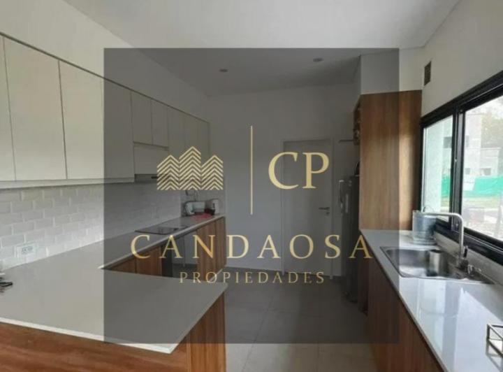 Casa · 140m² · 4 Ambientes · 2 Cocheras