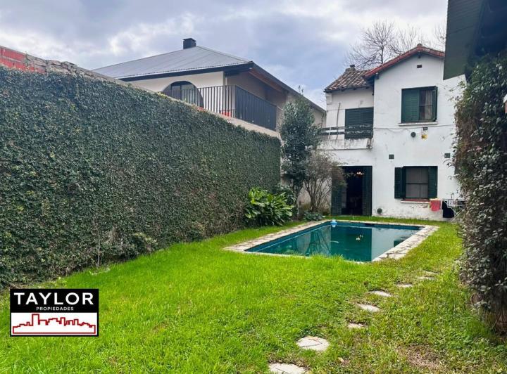 Casa · 200m² · 5 Ambientes · 1 Cochera