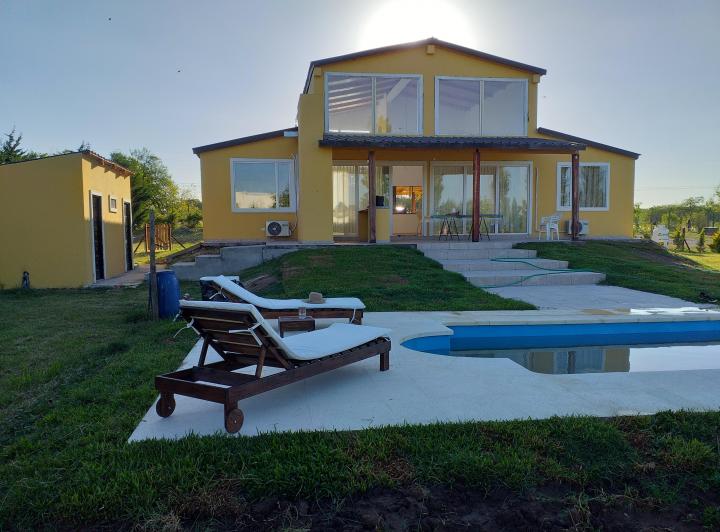 Casa · 215m² · 4 Ambientes · 2 Cocheras
