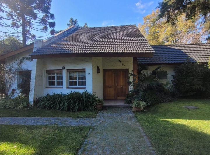 Casa · 326m² · 5 Ambientes · 2 Cocheras