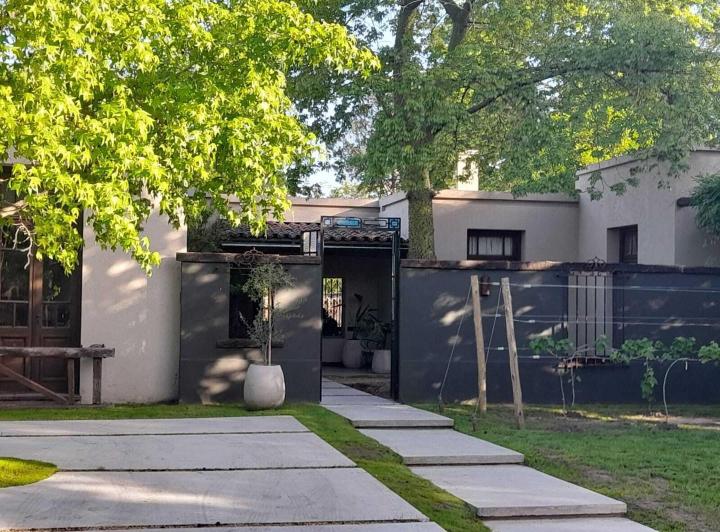 Casa · 240m² · 5 Ambientes · 1 Cochera