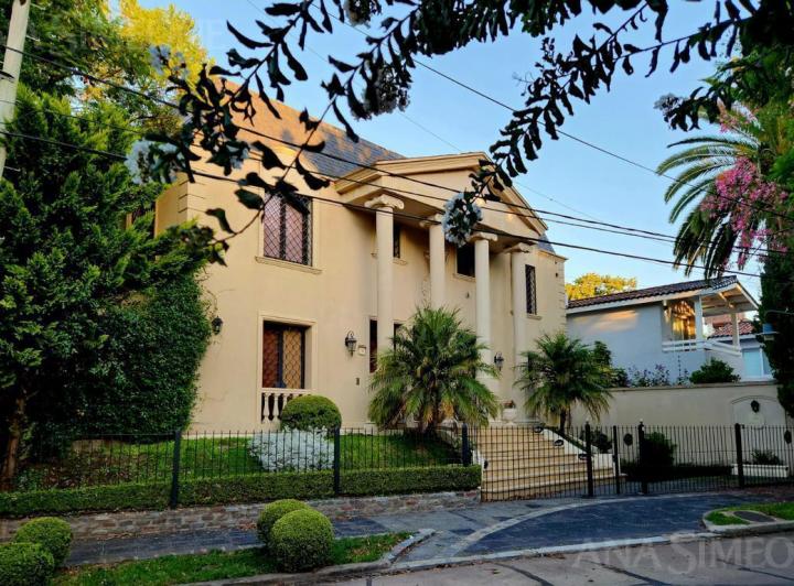 Casa · 650m² · 8 Ambientes · 5 Cocheras