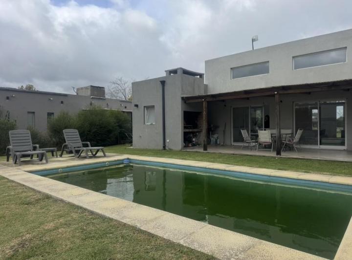 Casa · 130m² · 4 Ambientes · 1 Cochera