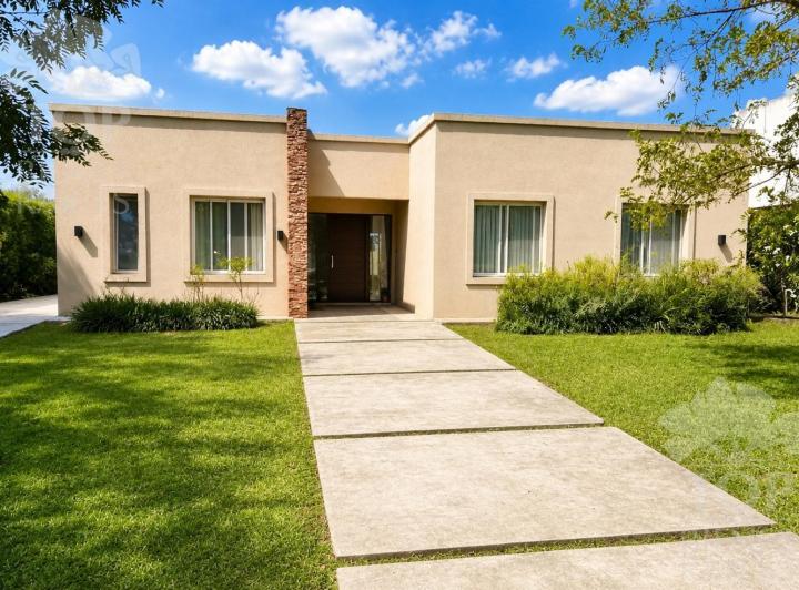 Casa · 160m² · 5 Ambientes · 5 Cocheras