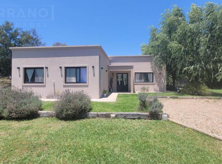 Casa · 1947m² · 4 Ambientes · 1 Cochera