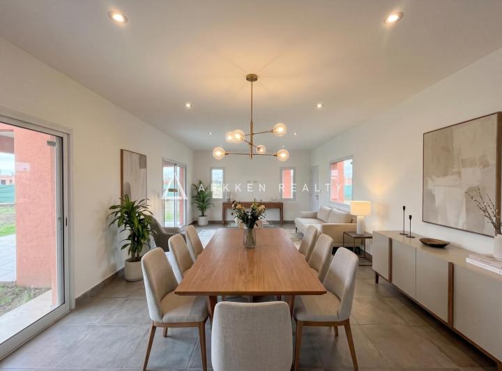 Casa · 158m² · 5 Ambientes · 2 Cocheras
