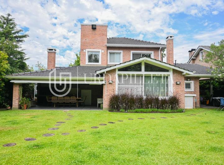 Casa · 194m² · 6 Ambientes