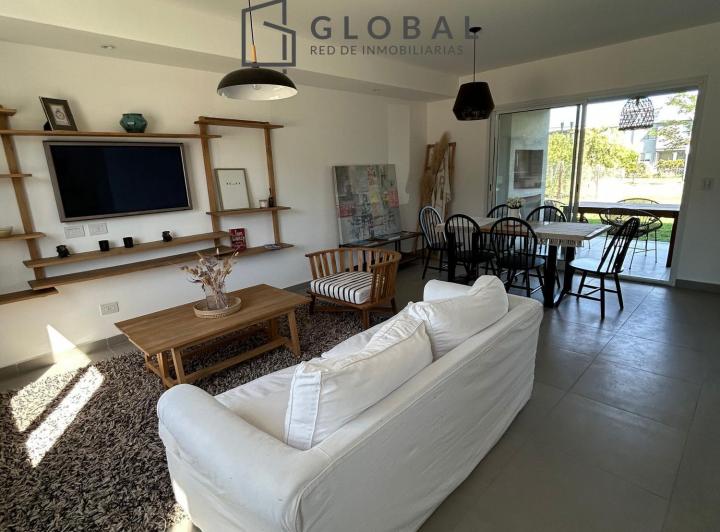 Casa · 104m² · 4 Ambientes · 2 Cocheras